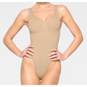 New SKIMS Seamless Sculpt Scoop Neck Thong Bodysuit Size S